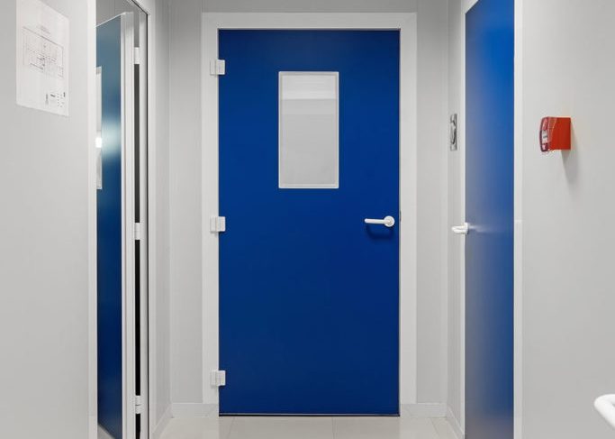 puerta-batiente-3-683x1024